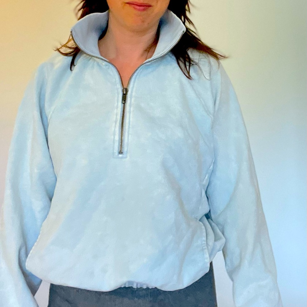 Gentle fawn size small sweater shirt blue acid wash .